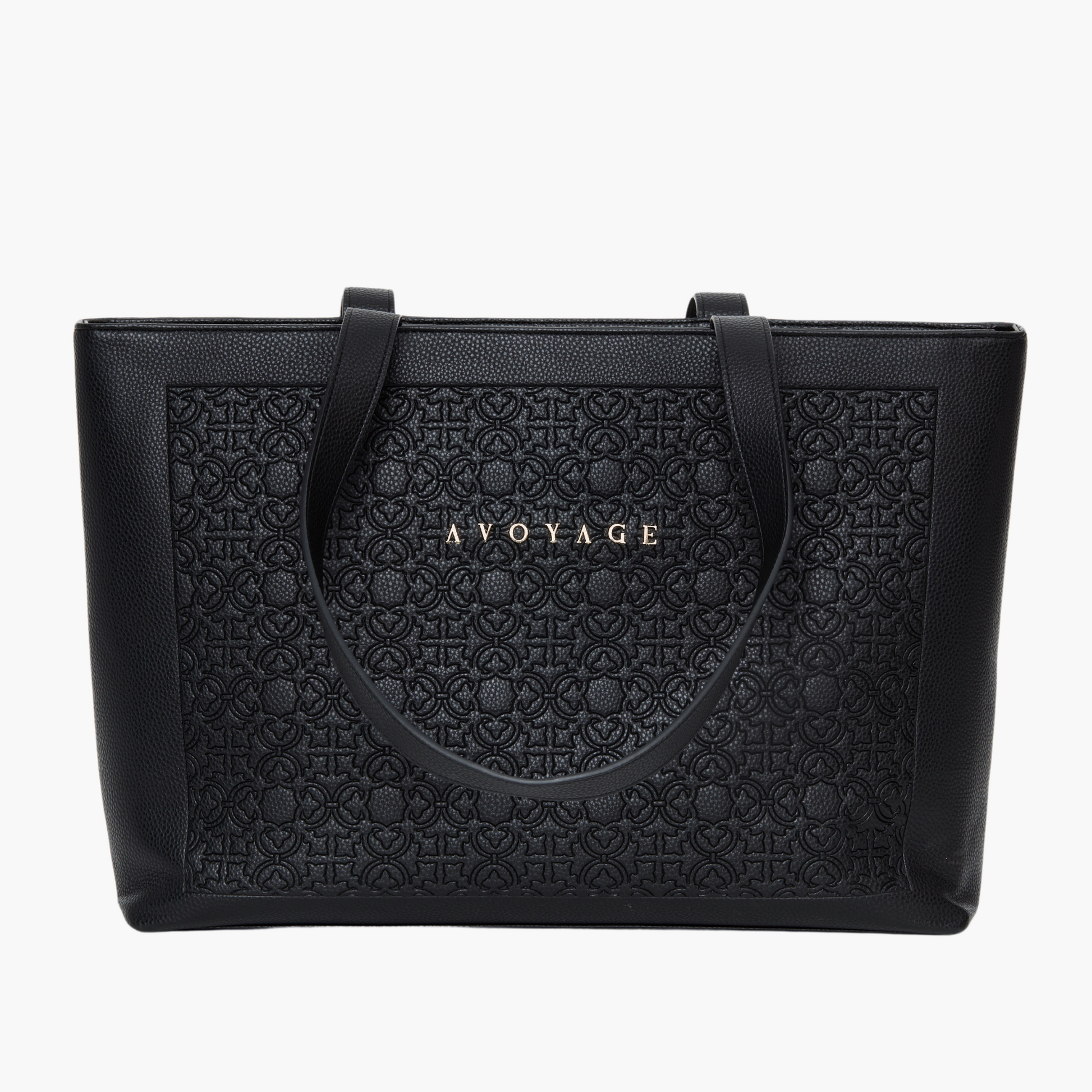 Een schoudertas met kofferband gemaakt van vegan PU leer. De tas in zwart en voorzien van een patroon wat in het leer gedrukt is, aan de voorkant van de tas zit een goude hardware logo.